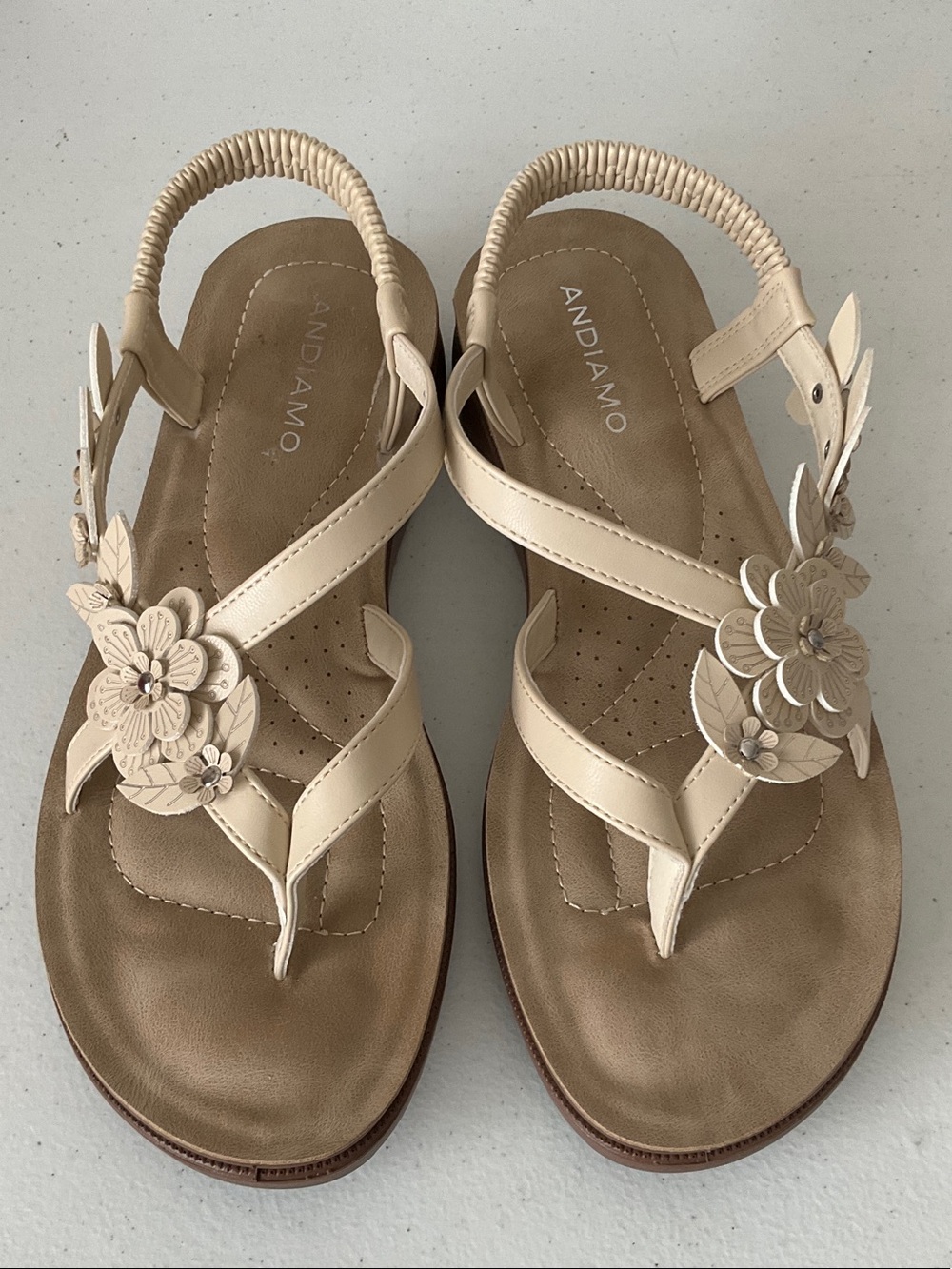 Andiamo Women’s Cream Floral Thong Sandals(NWOT)